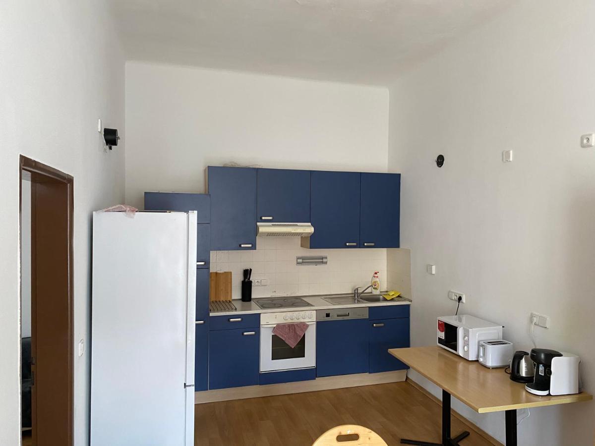 Apartments Tomkova ฮราเดตสคราโลเว ภายนอก รูปภาพ